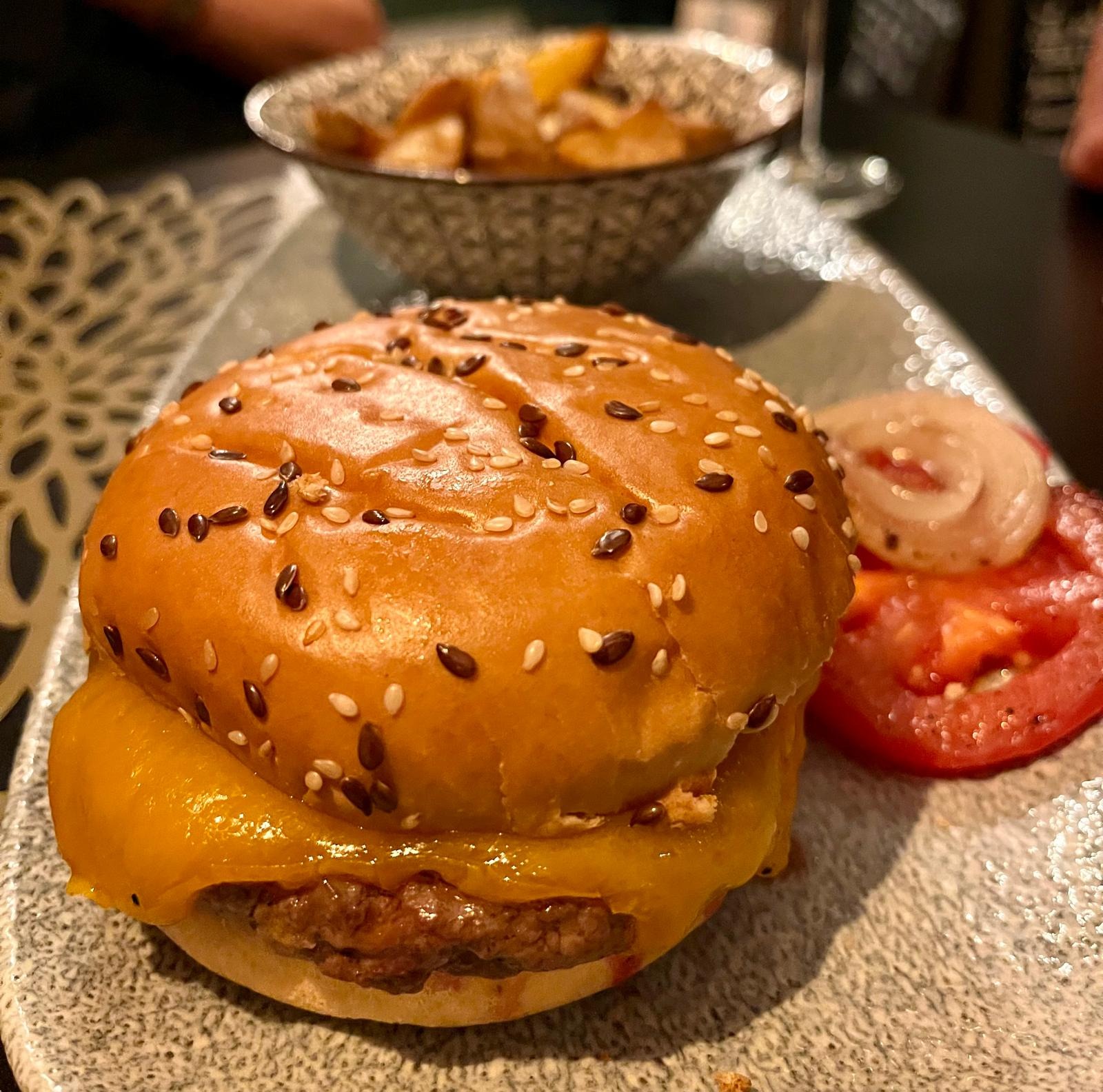 Burger français avec frites maison